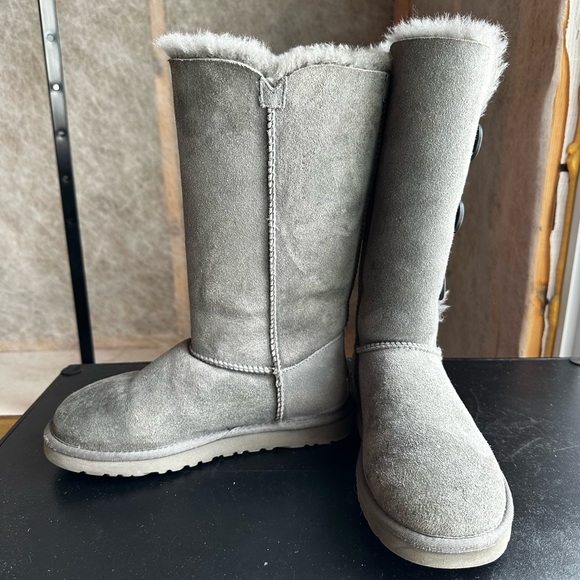 UGG Bailey Button Triplet Shearling Boots - Women’s size 6 - Picture 6 of 14